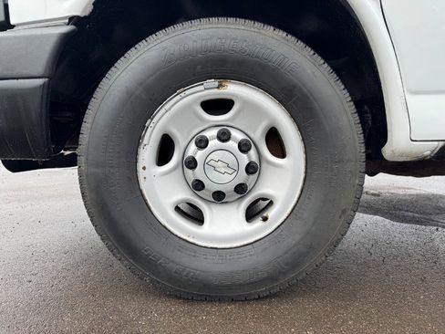 Used 2016 Chevrolet Express 2500 image 13