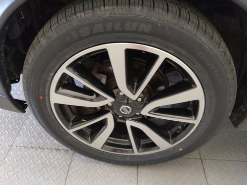 Used 2020 Nissan Rogue SL FWD image 31