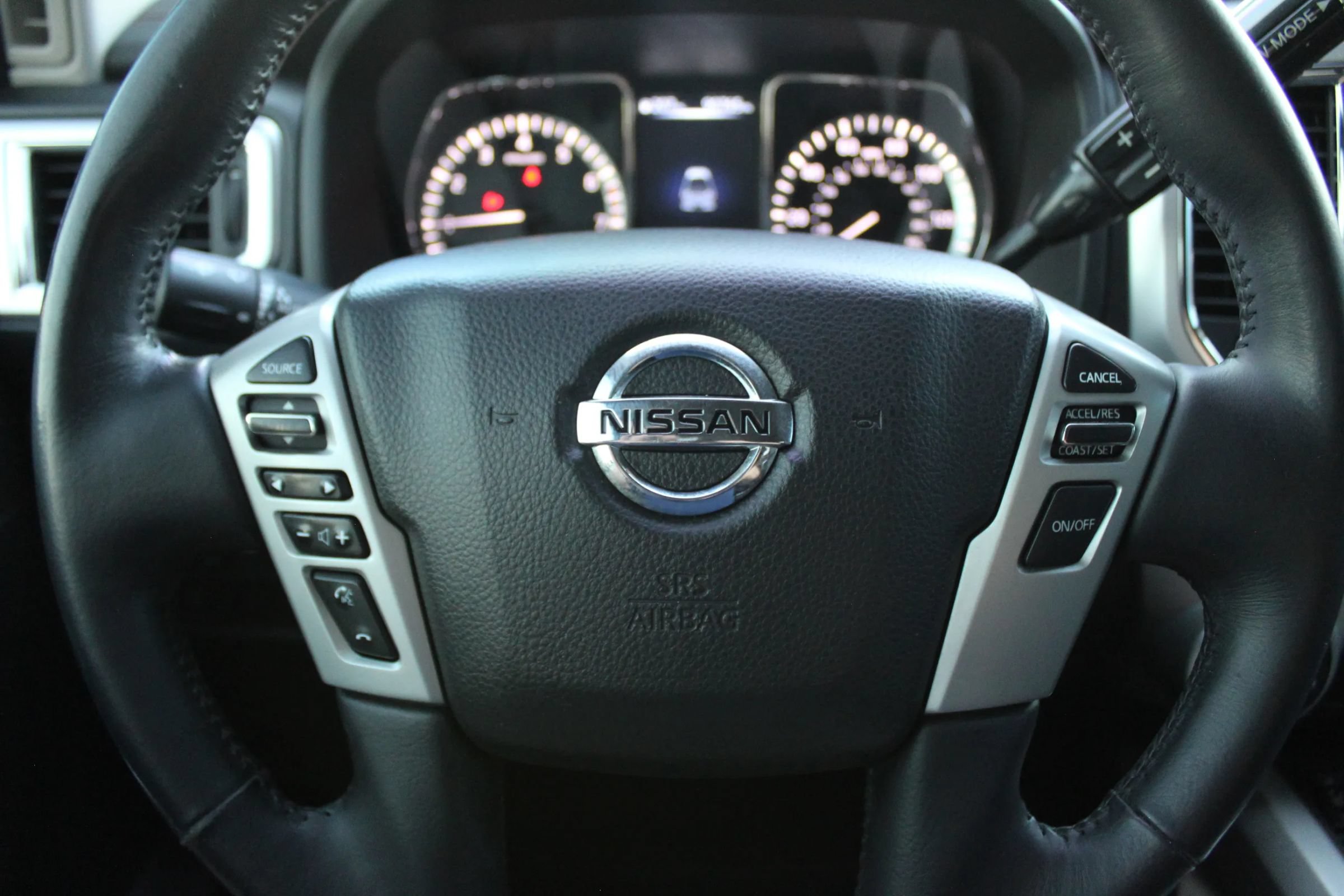 Used 2018 Nissan Titan SL w/ Texas Titan Edition AWD/4WD image 15