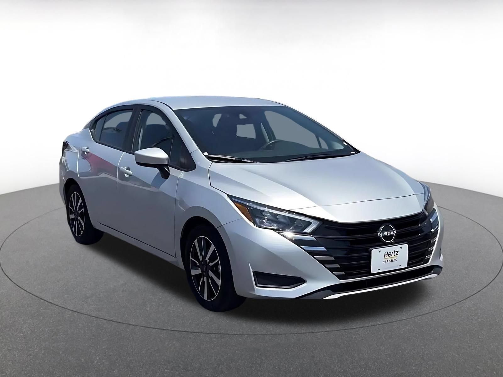 Used 2025 Nissan Versa SV FWD image 3