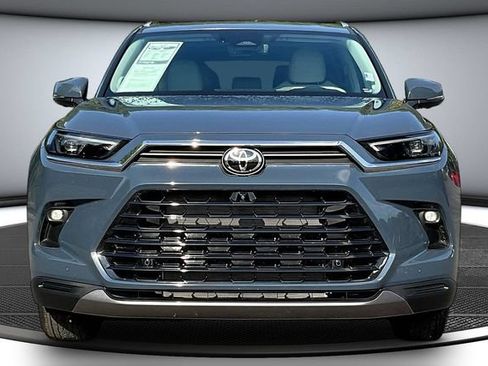 Used 2026 Toyota Grand Highlander FWD image 2