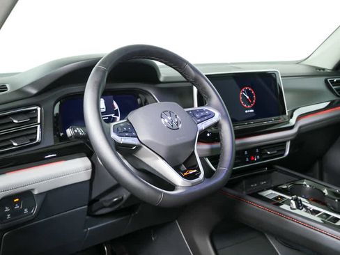 Certified 2025 Volkswagen Atlas Peak Edition SE image 4