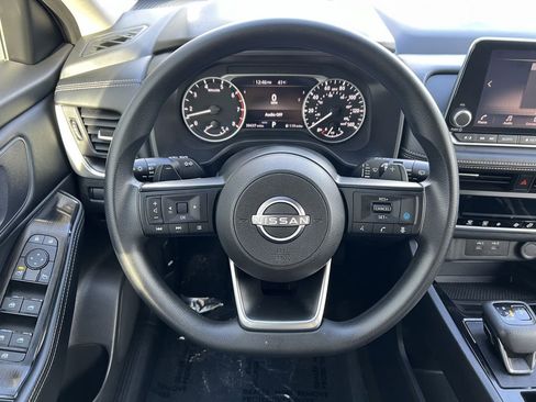 Used 2024 Nissan Rogue SV image 25