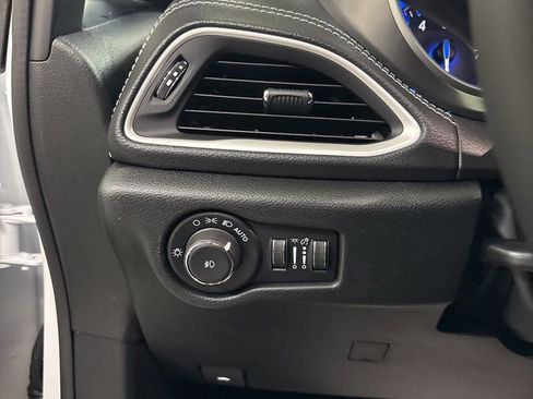 New 2026 Chrysler Pacifica Select image 9