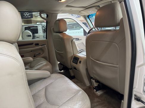 Used 2005 Cadillac Escalade AWD image 29