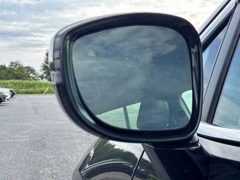 Used 2024 Chrysler Pacifica Touring-L FWD image 18