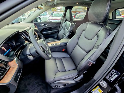 Used 2024 Volvo XC60 B5 Plus image 32