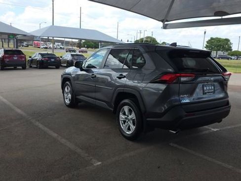 Used 2021 Toyota RAV4 XLE w/ Convenience Package FWD image 8