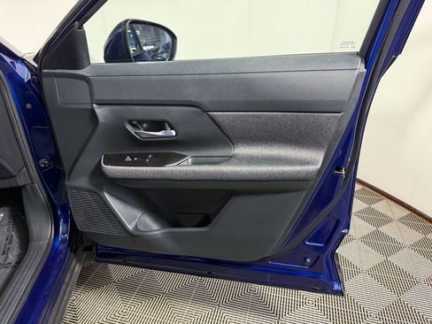 Certified 2025 Nissan Kicks SV AWD/4WD image 39