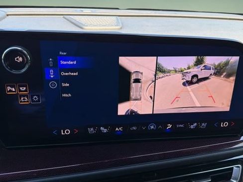 Used 2024 Chevrolet Traverse RS FWD image 27