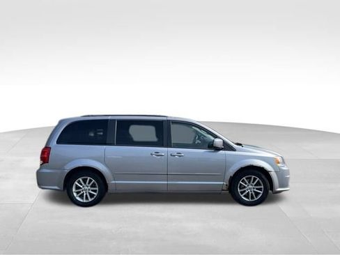 Used 2015 Dodge Grand Caravan SXT w/ UConnect Hands-Free Group FWD image 6