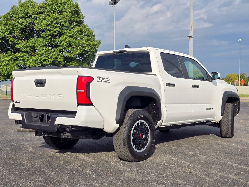 Used 2024 Toyota Tacoma TRD Off-Road AWD/4WD image 15