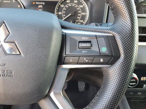 Used 2024 Mitsubishi Outlander SE image 27