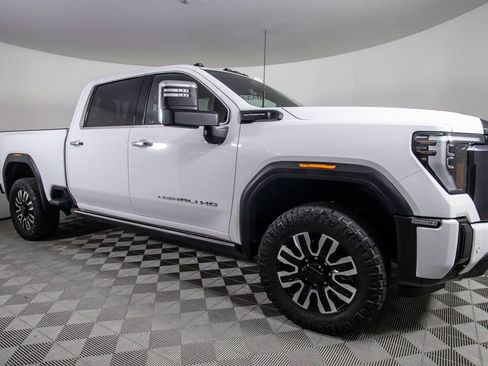 Used 2024 GMC Sierra 2500 Denali Ultimate image 3