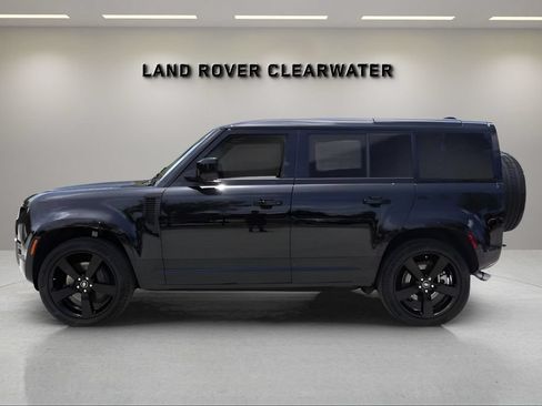 Used 2025 Land Rover Defender 110 X-Dynamic SE AWD/4WD image 2