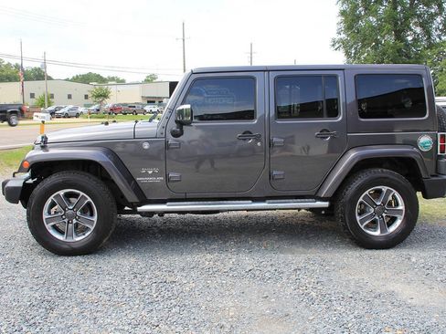 Used 2016 Jeep Wrangler Unlimited Sahara w/ Dual Top Group AWD/4WD image 2