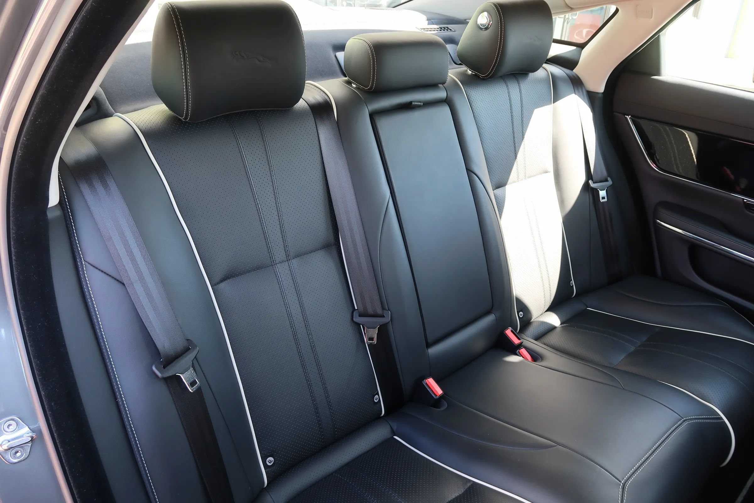 Used 2019 Jaguar XJ R-Sport RWD image 21