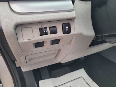 Used 2018 Subaru Forester 2.5i Premium w/ All-Weather Package AWD/4WD image 19