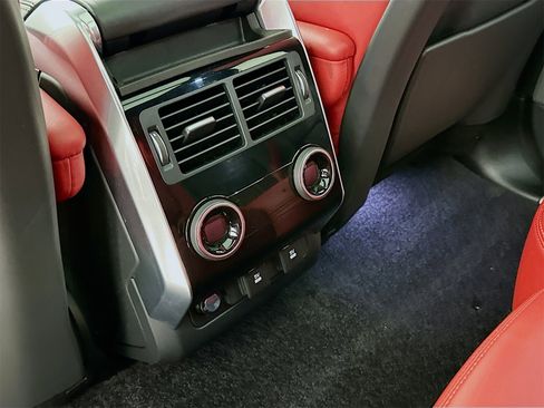 Used 2019 Land Rover Range Rover Sport HSE Dynamic image 28