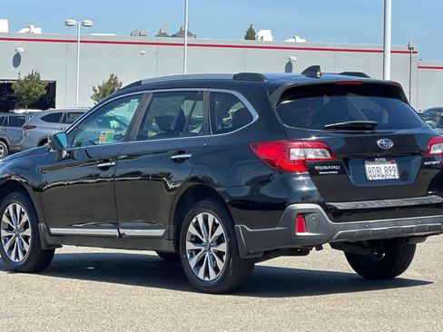 Used 2018 Subaru Outback 2.5i Touring w/ Popular Package #3 AWD/4WD image 7