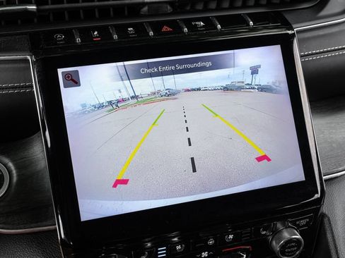 Used 2022 Jeep Grand Cherokee Overland w/ Luxury Tech Group IV AWD/4WD image 31