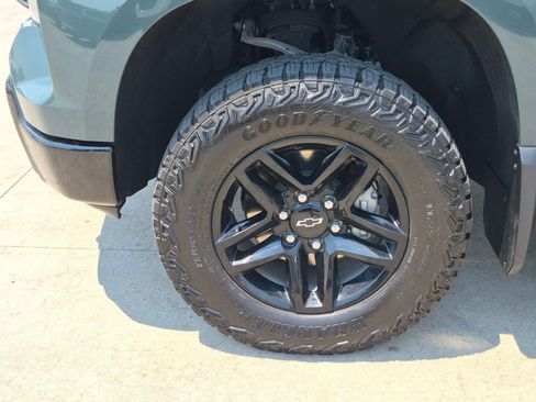 Used 2025 Chevrolet Silverado 1500 Custom Trail Boss AWD/4WD image 11