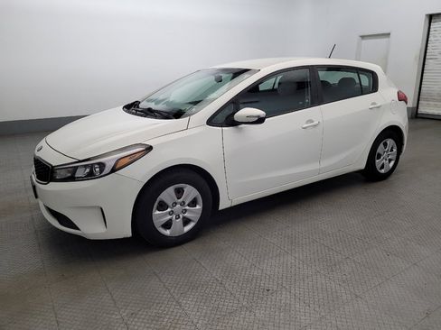 Used 2017 Kia Forte LX image 2