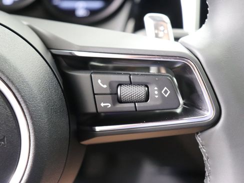 Used 2025 Porsche Macan image 24