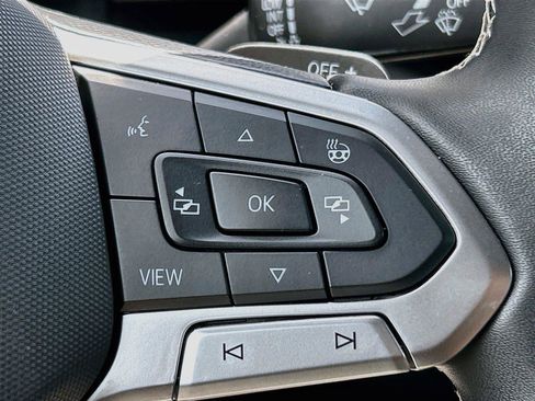 Used 2025 Volkswagen Atlas Cross Sport SE FWD image 38