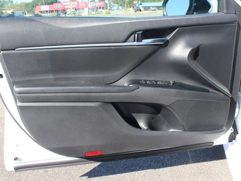 Used 2020 Toyota Camry LE image 26