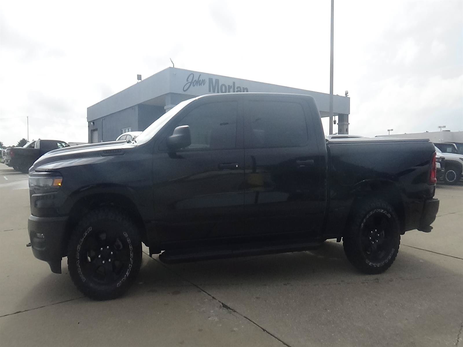 Used 2025 RAM 1500 Warlock AWD/4WD image 1