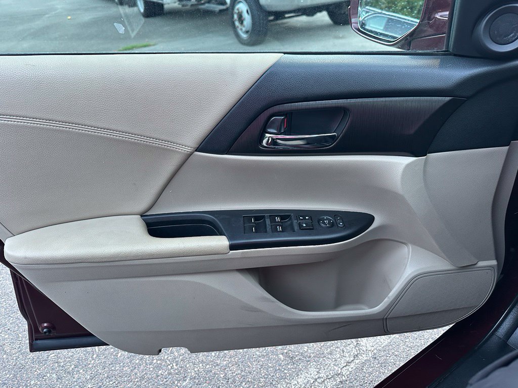 Used 2013 Honda Accord EX image 17
