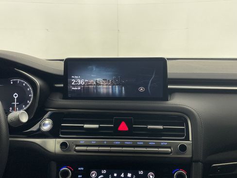 Used 2024 Genesis G70 2.5T w/ Sport Prestige Package image 17