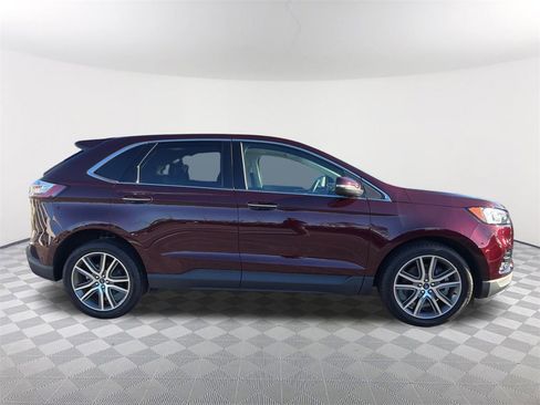 Used 2021 Ford Edge Titanium image 4