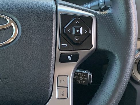 Used 2022 Toyota 4Runner SR5 Premium image 11