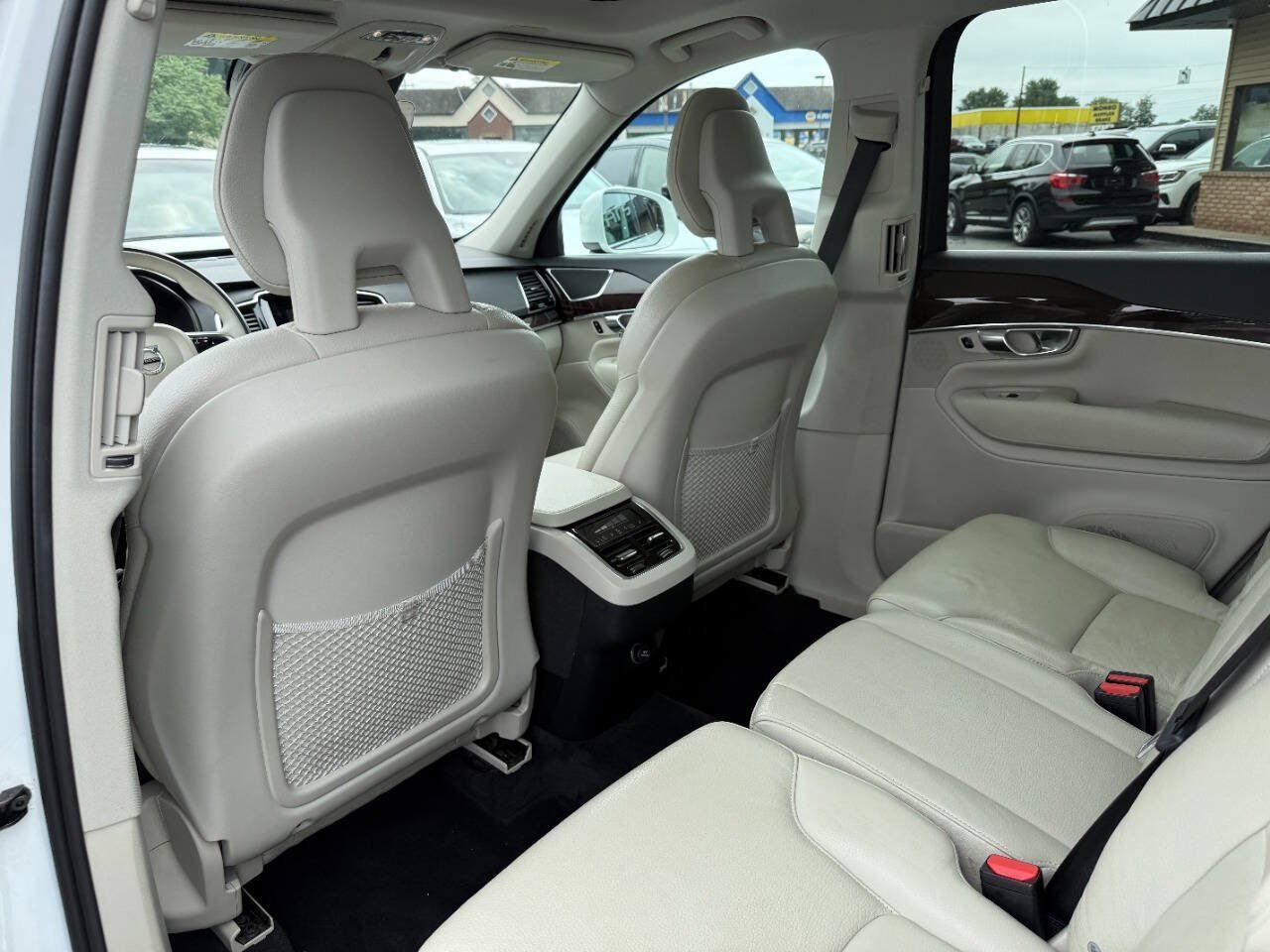 Used 2016 Volvo XC90 T6 Momentum w/ Momentum Plus Package AWD/4WD image 28