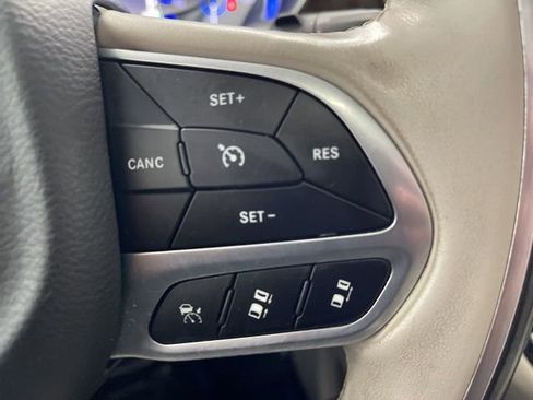Used 2021 Chrysler Pacifica Limited w/ Premium & Safety Sphere Group AWD/4WD image 43