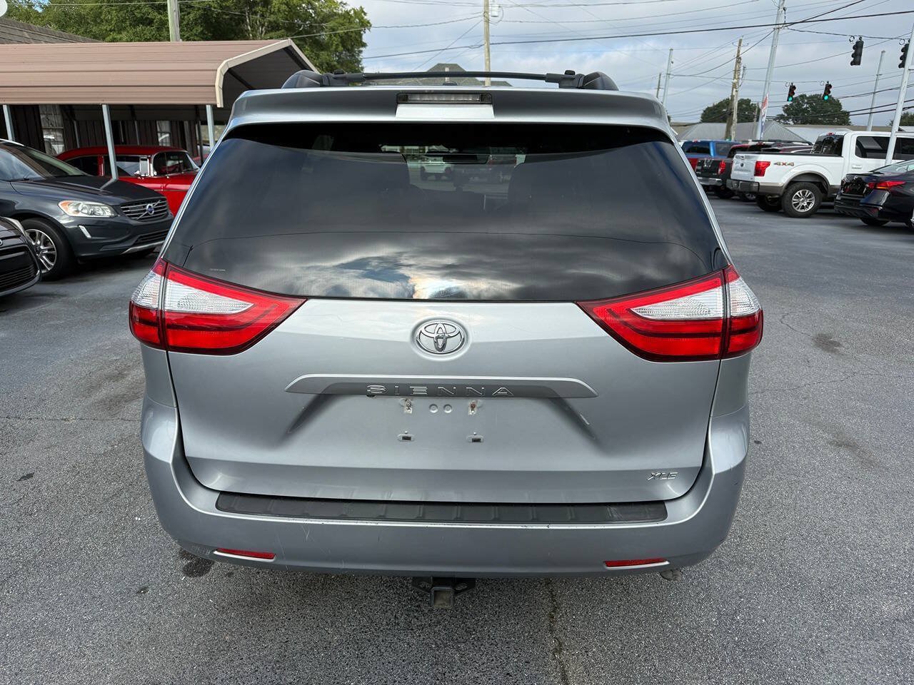 Used 2015 Toyota Sienna XLE FWD image 5