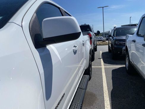 Used 2020 Chevrolet Colorado Z71 RWD image 4