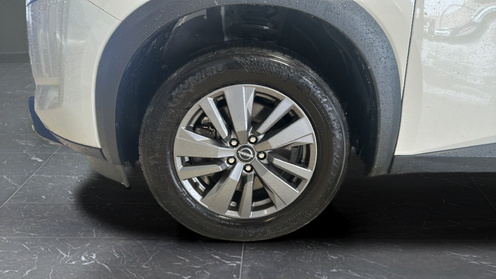 Used 2025 Nissan Pathfinder SV AWD/4WD image 28