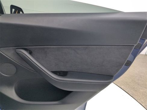 Used 2021 Tesla Model Y Long Range image 41