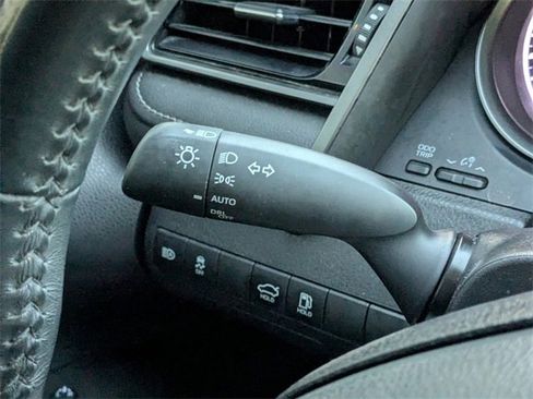 Used 2022 Toyota Camry SE image 23