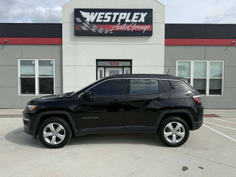 Used 2018 Jeep Compass Latitude w/ Cold Weather Group AWD/4WD image 24