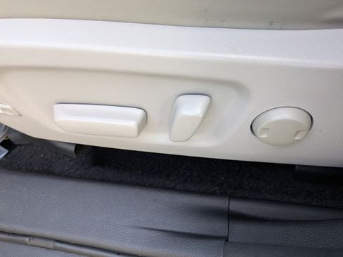 Used 2015 Toyota Highlander XLE image 18