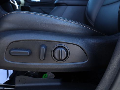 Used 2023 Chevrolet Equinox Premier image 23