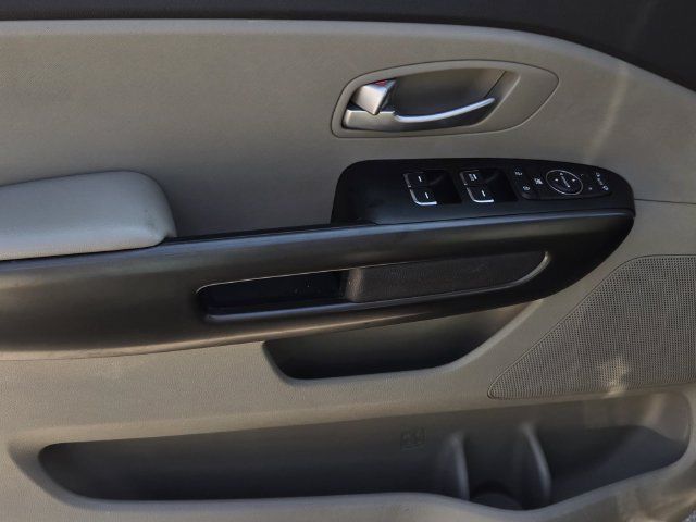 Used 2017 Kia Sedona LX w/ LX Essentials Premium Package FWD image 17
