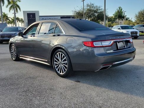 Used 2017 Lincoln Continental Select image 4