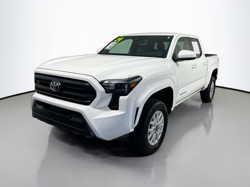 Used 2024 Toyota Tacoma SR5 AWD/4WD image 10