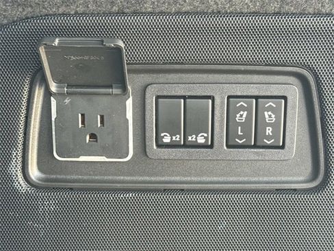 Used 2023 Cadillac Escalade ESV Sport Platinum image 13