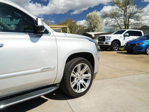 Used 2020 Cadillac Escalade Luxury image 12
